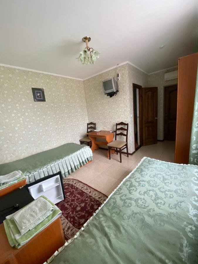 Hotel Золотий Лев Zvenyhorodka Exterior foto